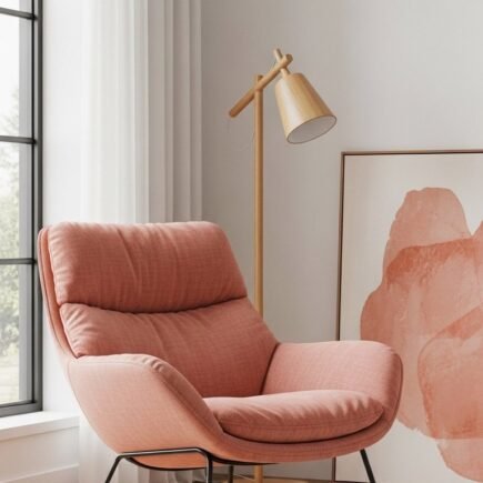 Fauteuil de relaxation bas en tissu rose avec une structure fine en métal noir