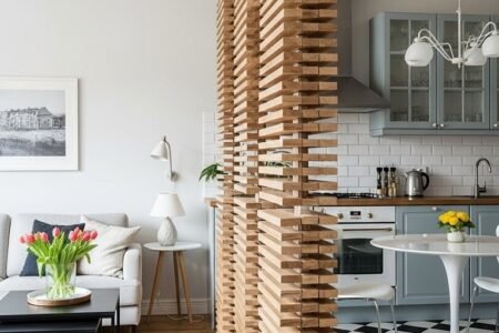 Claustra design fait de lames de bois verticales pivotantes
