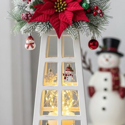 Lanterne DIY de Noël en bois blanc en forme de tour avec poinsettia