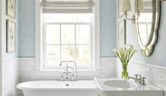 salle de bain papier peint bleu