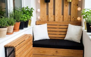 banquette bois mur plantes balcon