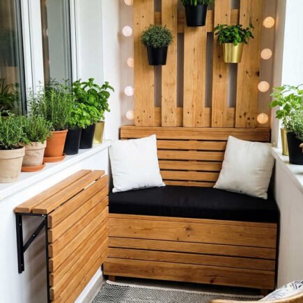 banquette bois mur plantes balcon