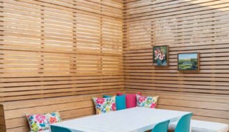 coin tasseaux bois clair