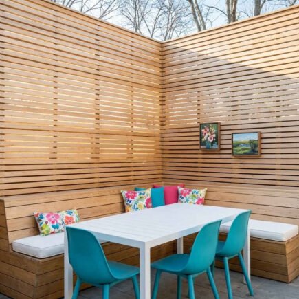 coin tasseaux bois clair