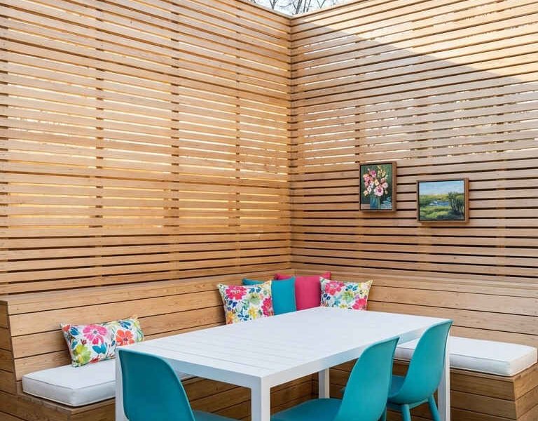 coin tasseaux bois clair