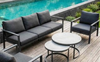 terrasse bois salon gris piscine