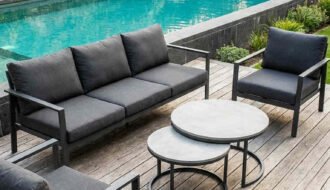 terrasse bois salon gris piscine