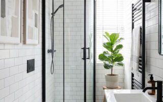 douche arrondie noire meuble bleu