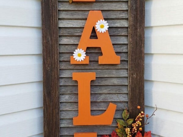 persienne bois lettres fleurs automne